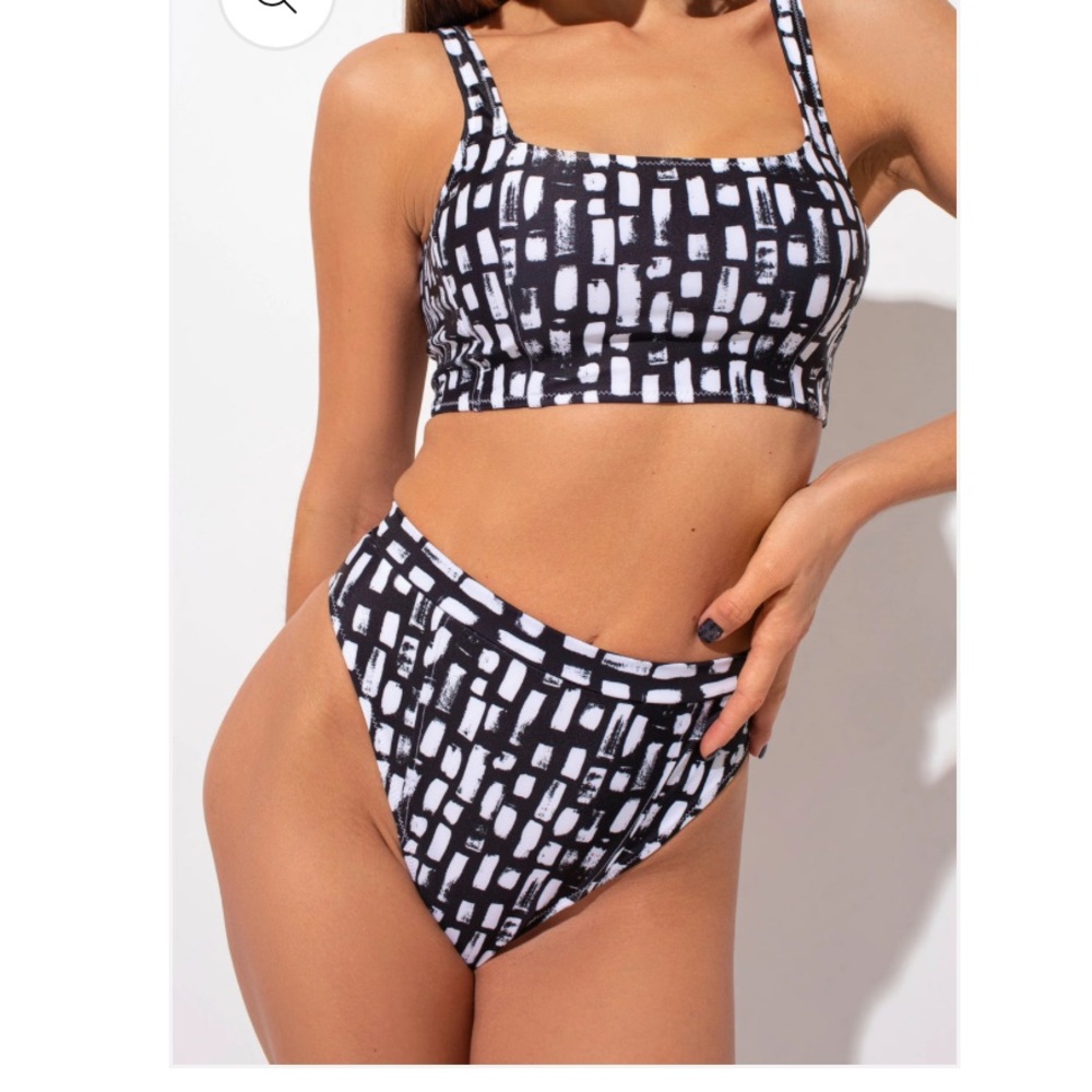 Black and White Patterned Women's Swimwear Set